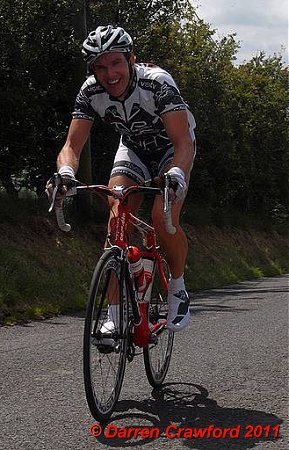 10_stevie_baines_last_years_winner_smiles_while_making_the_mountain_climb.jpg
