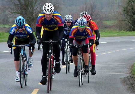 jochen_krugermeyer__martin_phiullips_and_bob_murray__limerick_cc_lead_the_breakaway_bunch.jpg