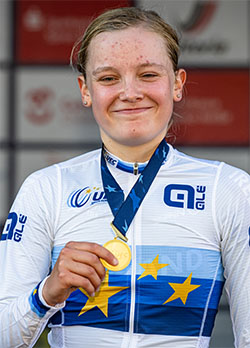 2024LucyB_n_zetMinns-gold-sm.jpg